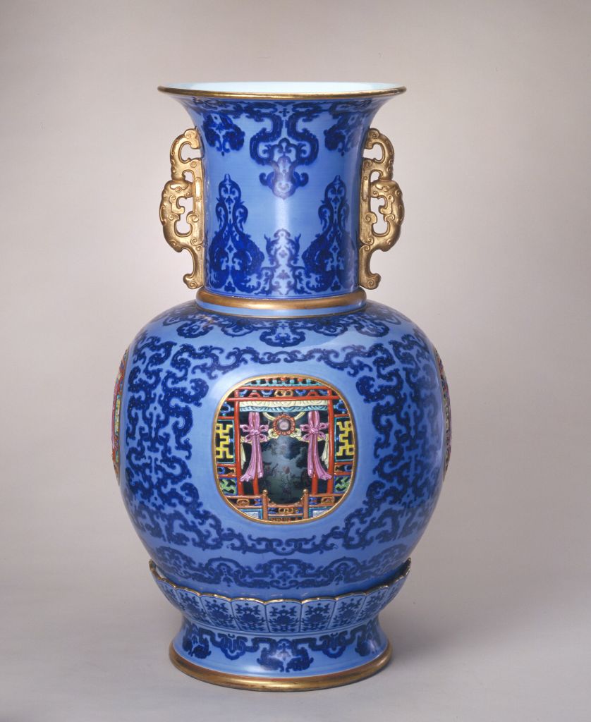 图片[1]-Sky Blue Ground Open Cut Out Pink Carved Heart Bottle-China Archive